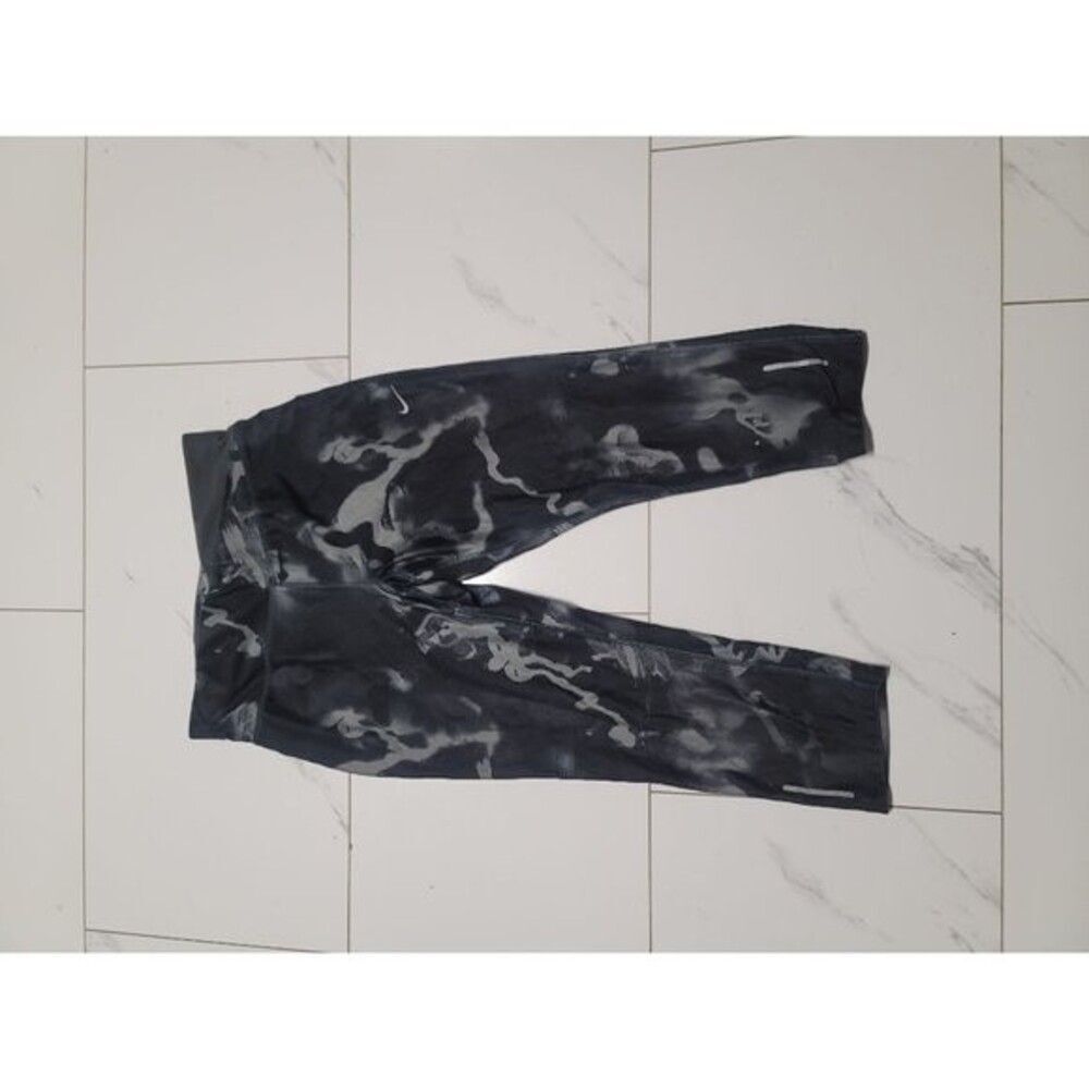 ~ womens black and grey patterned nike dri fit athletic leggings - size S